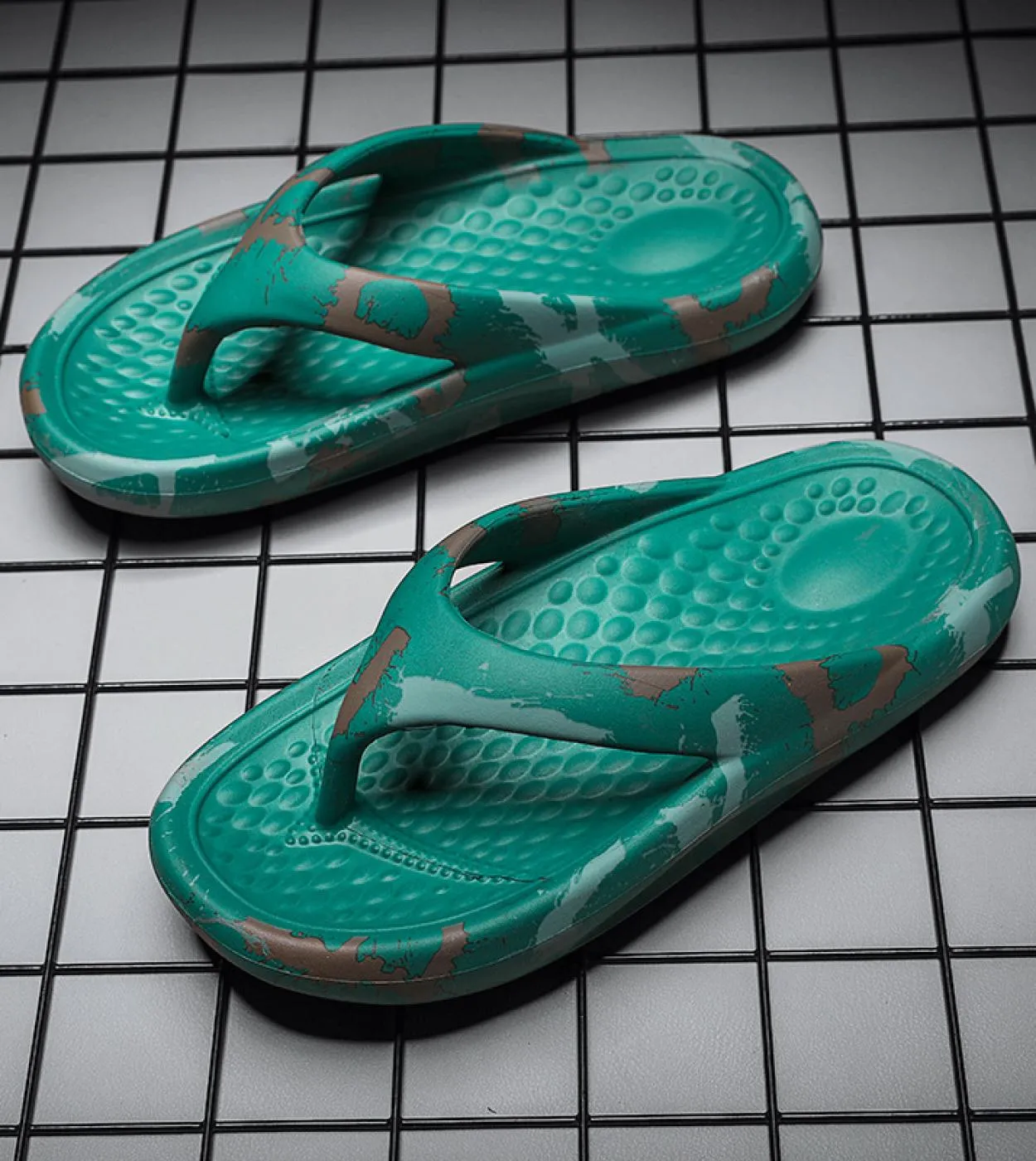 2022 New Summer Flip Flop Mens Trend Outer Wear Pantofole da bagno per la casa Moda allingrosso Scarpe da spiaggia Pantofole d